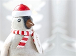 edo - pingvin baby winter penguin med rød hat - Fransenhome